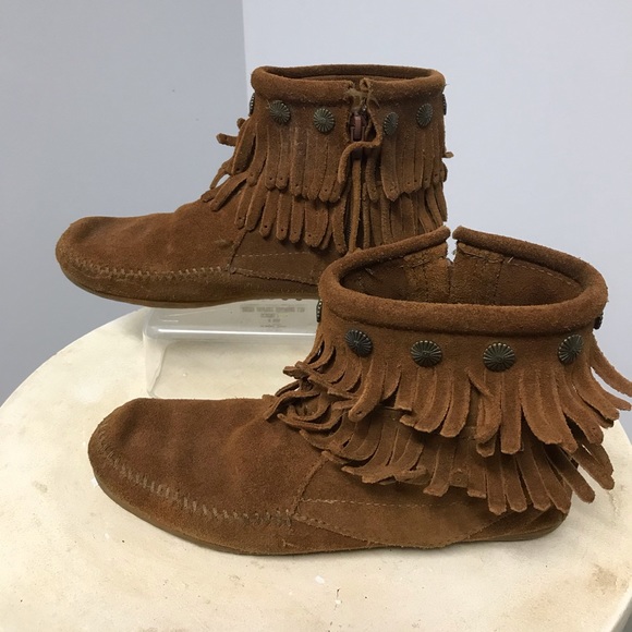 Size 6 Minnetonka Booties with Fringe Detail - Picture 2 of 4